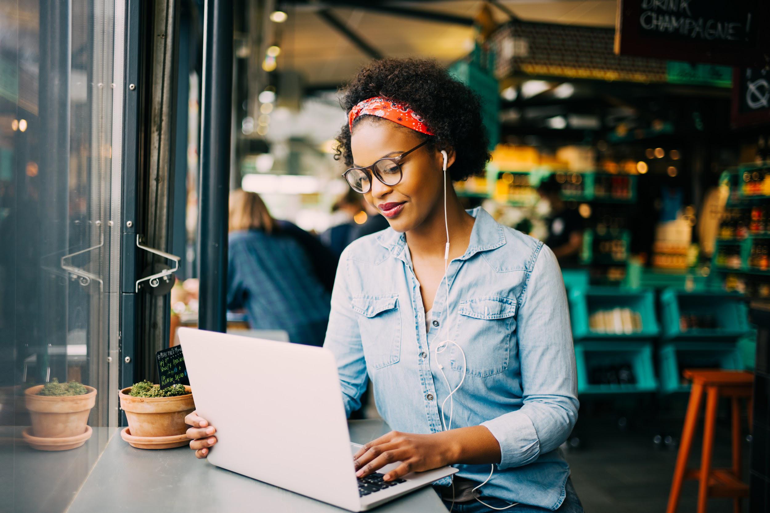 Customer on laptop receiving good customer service online.