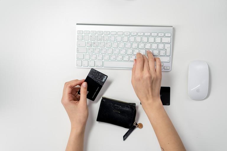 Consumer using a Magento 2 store to purchase goods online.