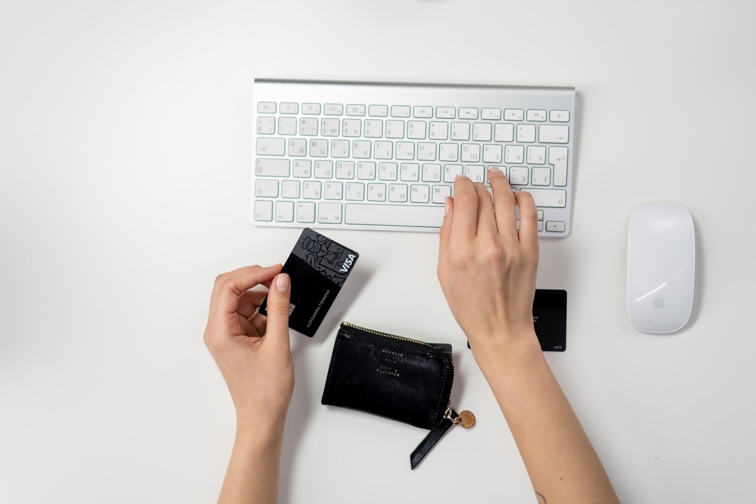 Consumer using a Magento 2 store to purchase goods online.